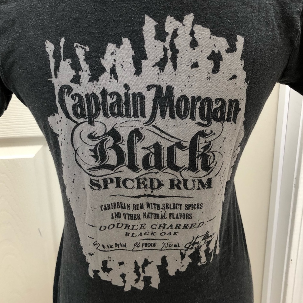 Captain Morgan Spiced Rum v-neck T-shirt Tee Size S/M